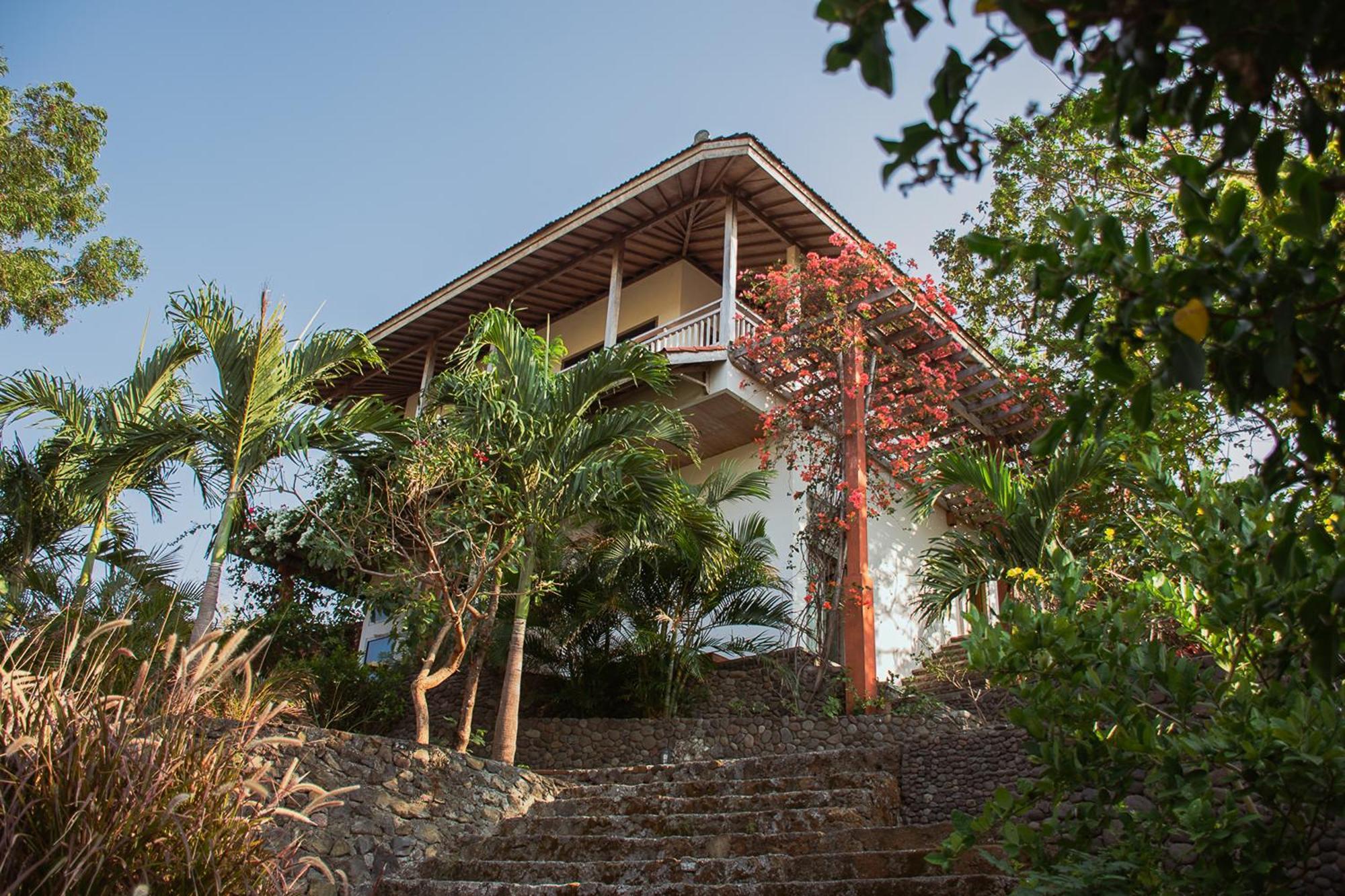 Bangsring Breeze Hotel Banyuwangi  Ngoại thất bức ảnh